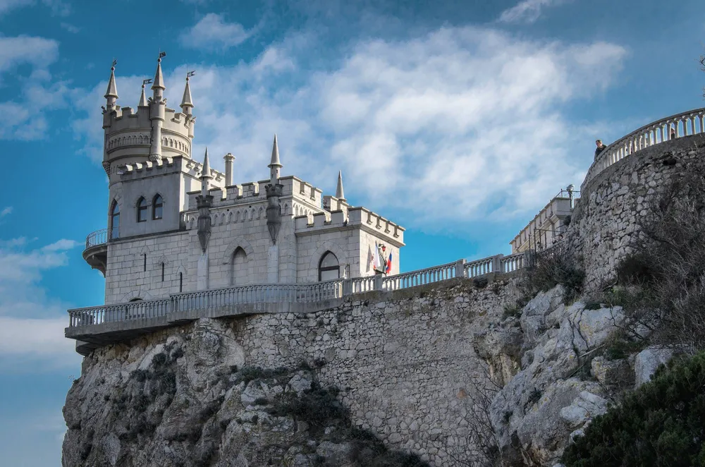 Ласточкино гнездо на скале в Крыму