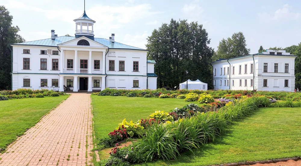 Некрасов и Карабиха