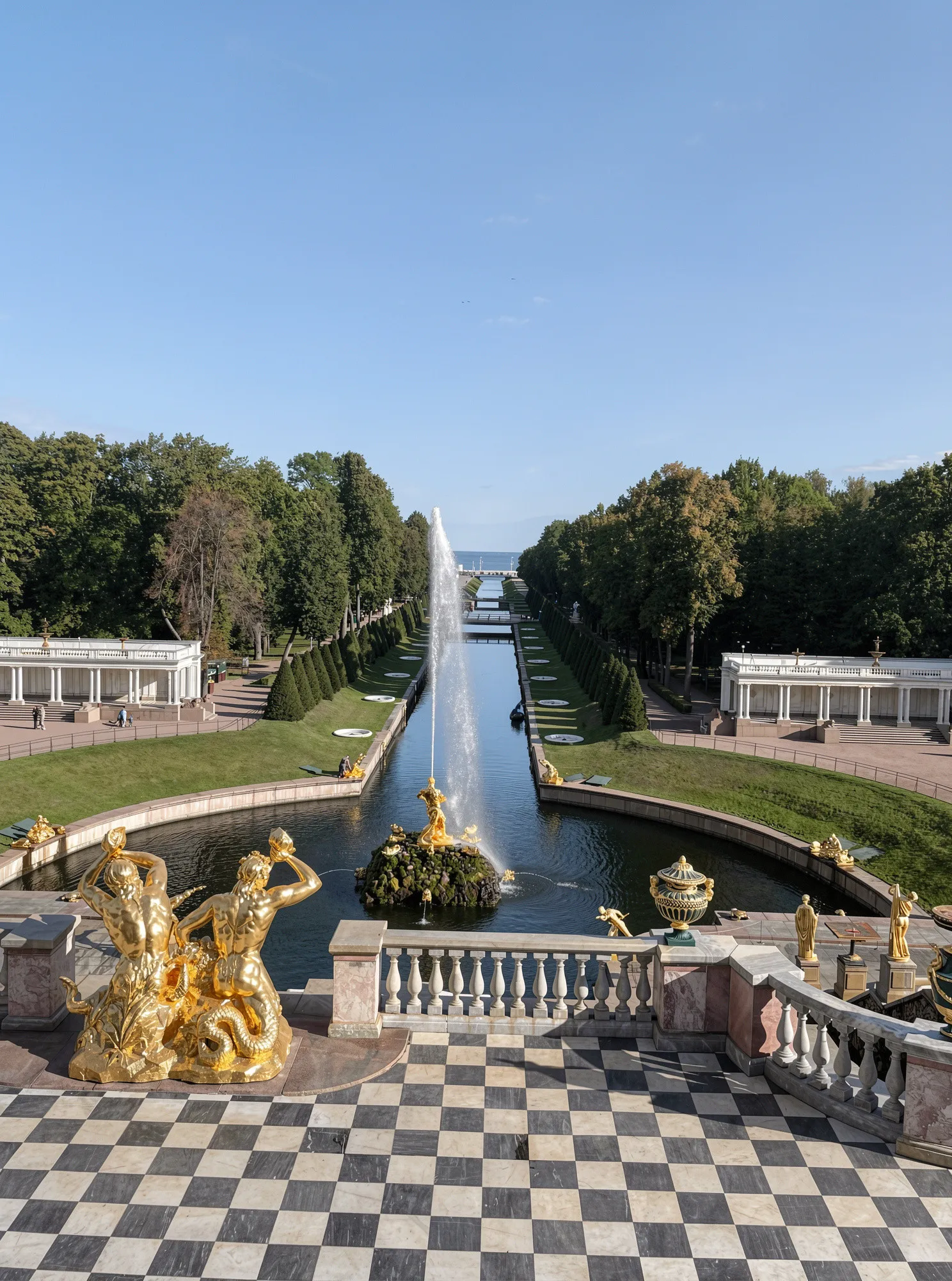 Великолепные фонтаны Петергофа