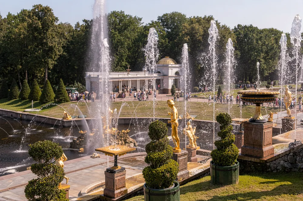 Петергоф с Большим дворцом, Малым дворцом и Нижним парком