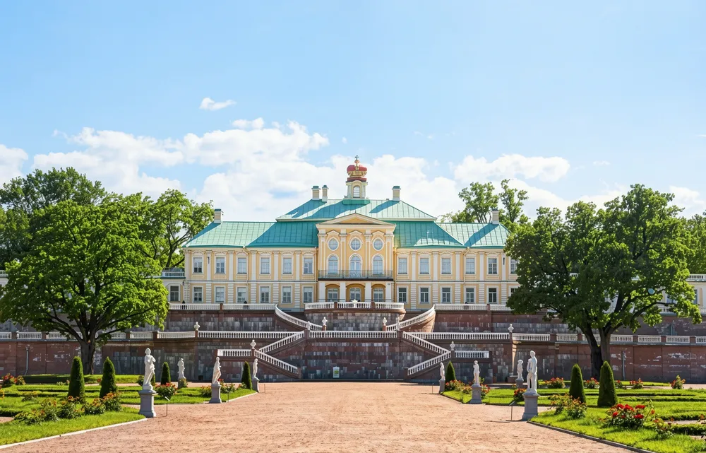Большой Меньшиковский дворец