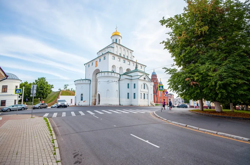 Пешком по Владимиру: памятники, музеи и медовуха Бабы-яги