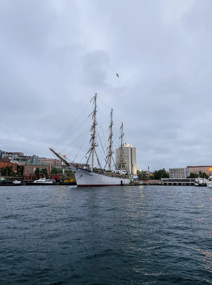 Вечерняя морская прогулка на катере «Огни и Мосты Владивостока»