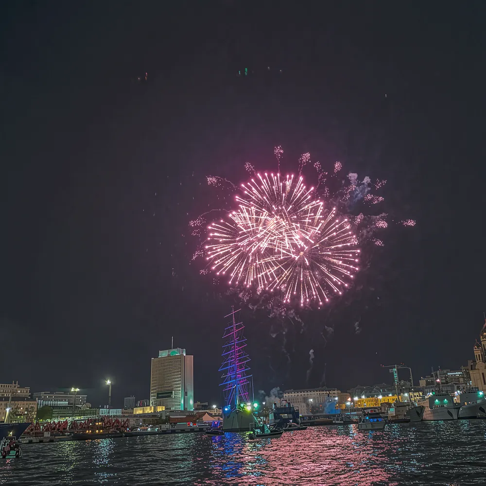 Вечерняя морская прогулка на катере «Огни и Мосты Владивостока»