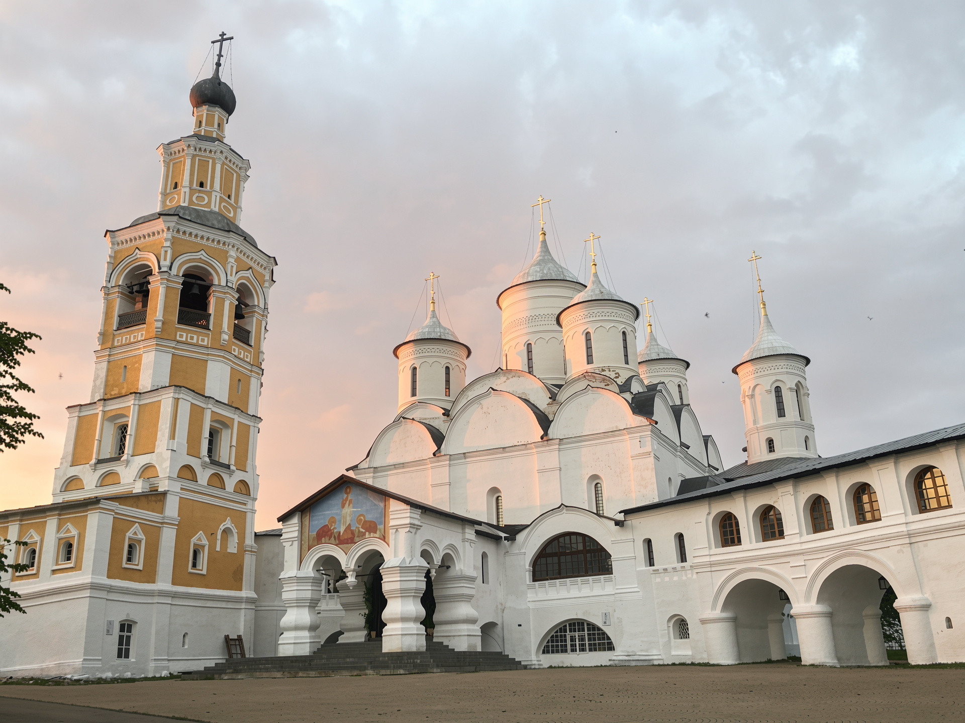 Древние монастыри Кирилловского тракта