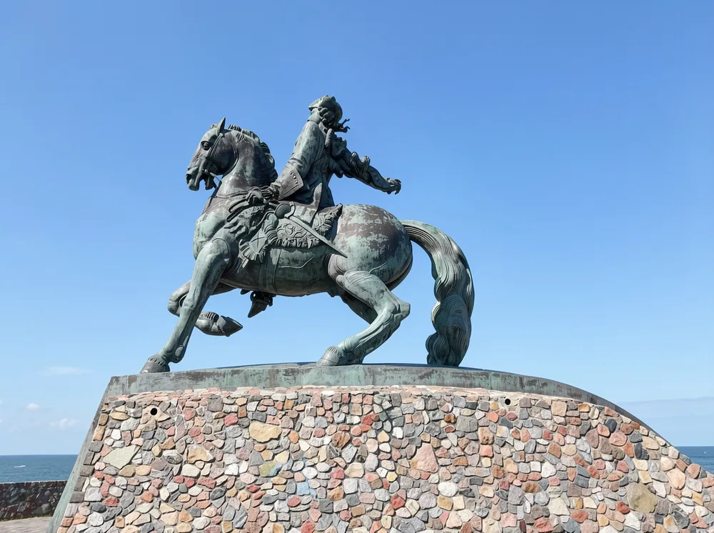 Елизаветинский форт и памятник