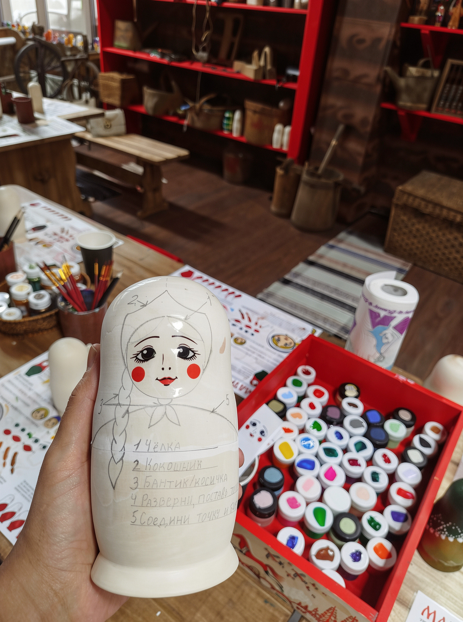Мастер-класс по росписи матрёшки с чаепитием в музее «Изба-Забава»