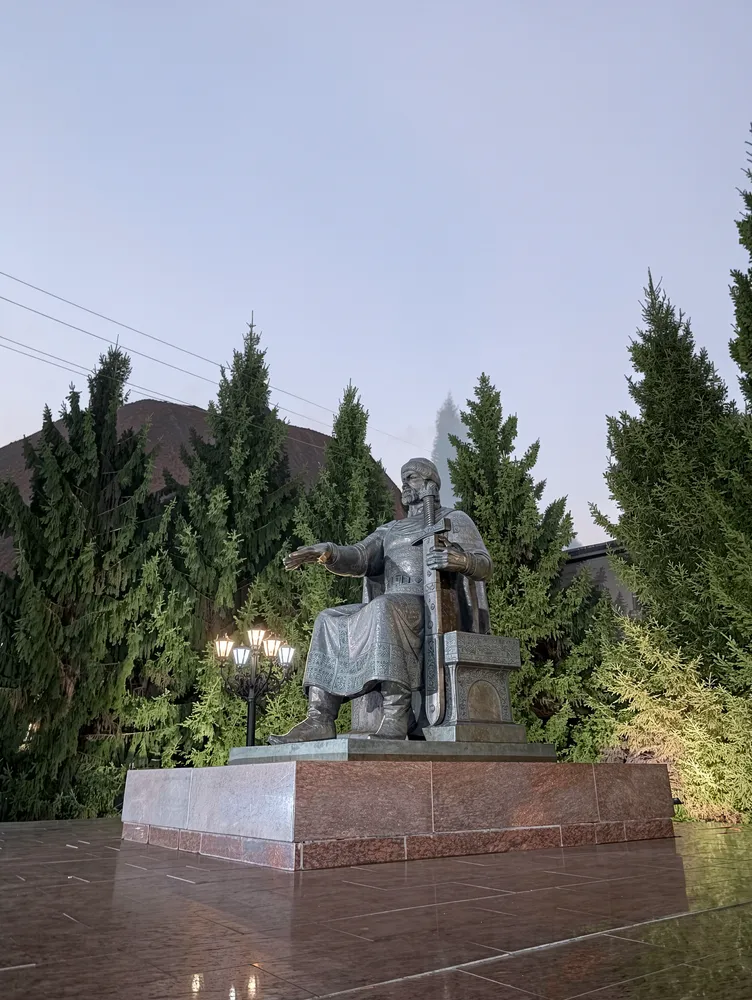 Памятник Юрию Долгорукому