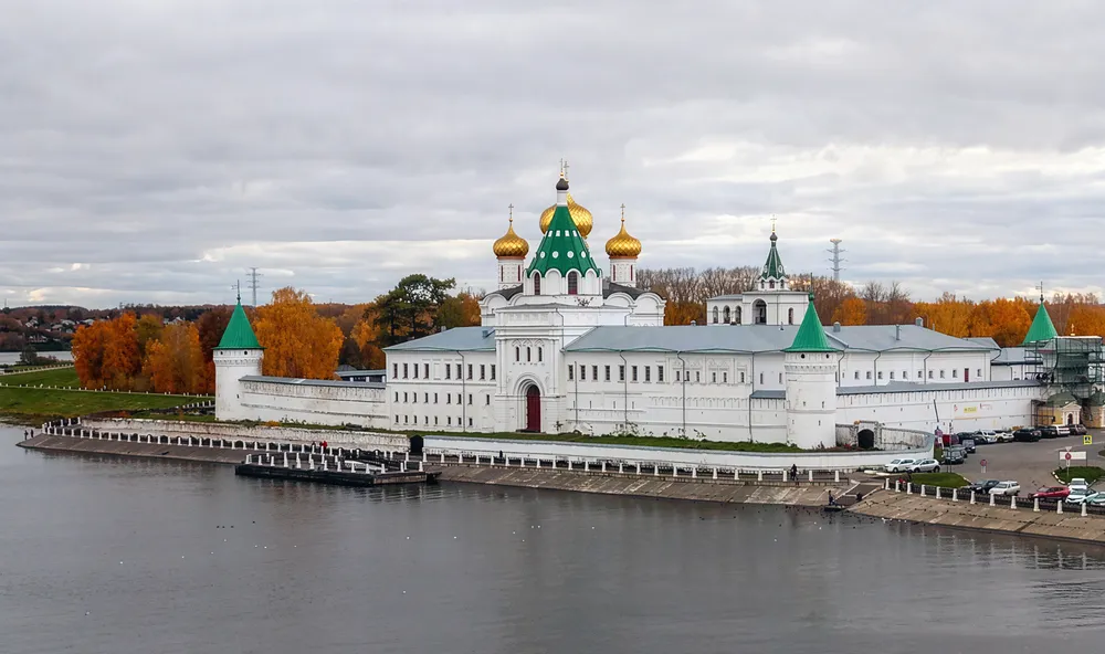 Ипатьевский монастырь: о царском доме Романовых и не только