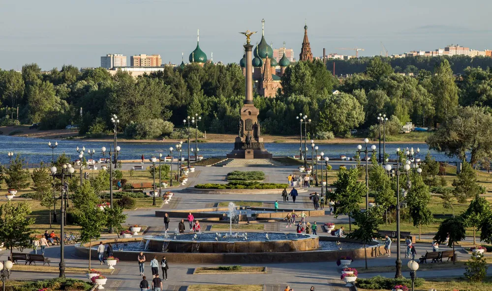 Ярославль входит в Золотое кольцо и привлекает туристов старинной архитектурой ЮНЕСКО и красивой набережной Волги. Фото: ZichSmith, commons.wikimedia.org
