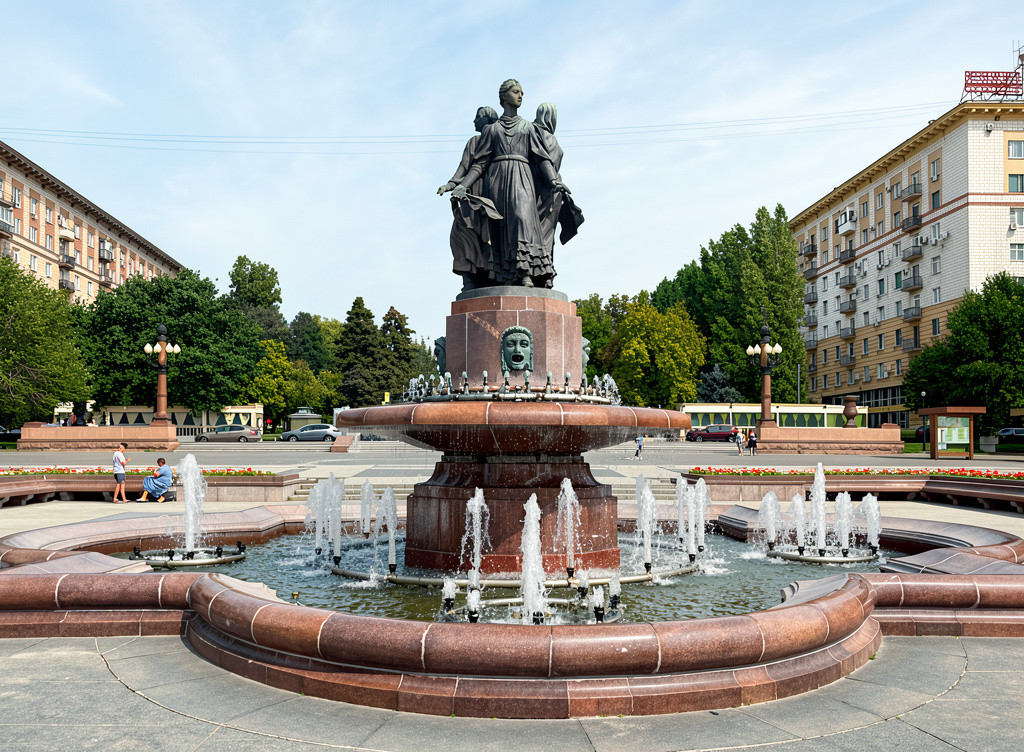 Обзорная пешеходная экскурсия «Город трёх эпох»