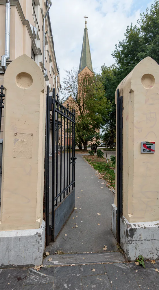 В поисках Старых садов: Жизнь и судьба Старосадского переулка