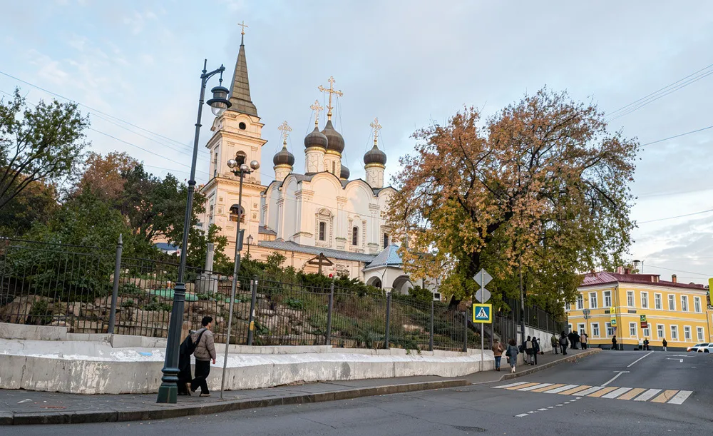 В поисках Старых садов: Жизнь и судьба Старосадского переулка