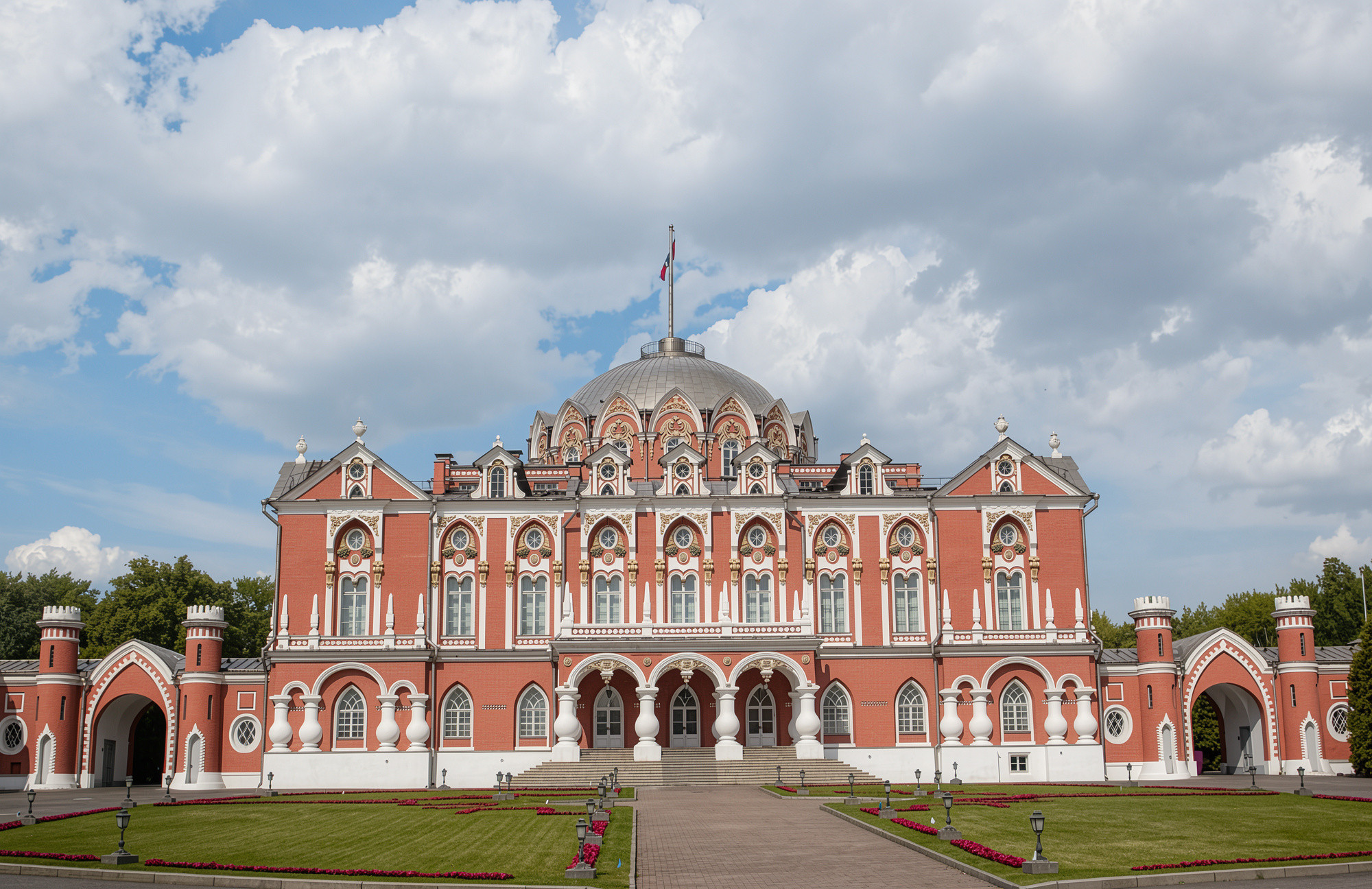Петровский парк. Искусство и наука, спорт и праздники «Московского Версаля»