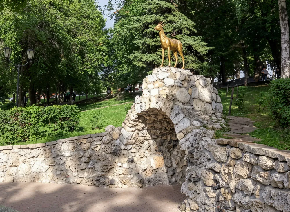 Грот с водопадом