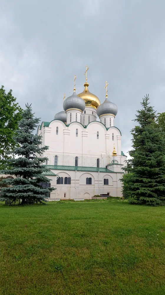 Новодевичий монастырь и Новодевичье кладбище