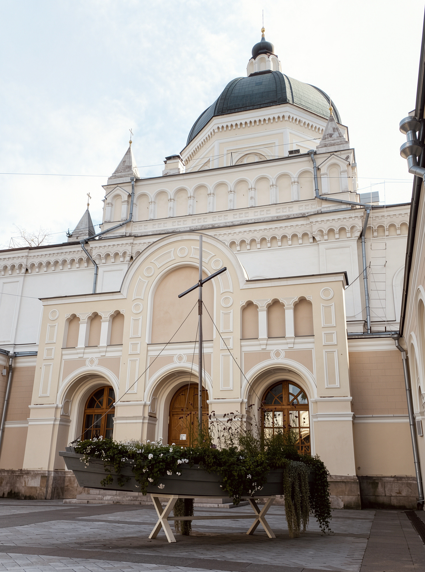 Святые и падшие, городские контрасты