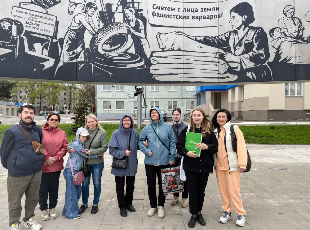Город Киров — фронту