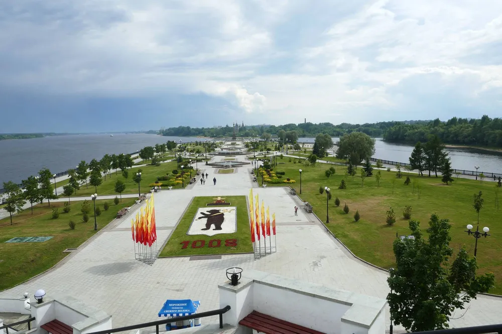 Парк на Стрелке в Ярославле