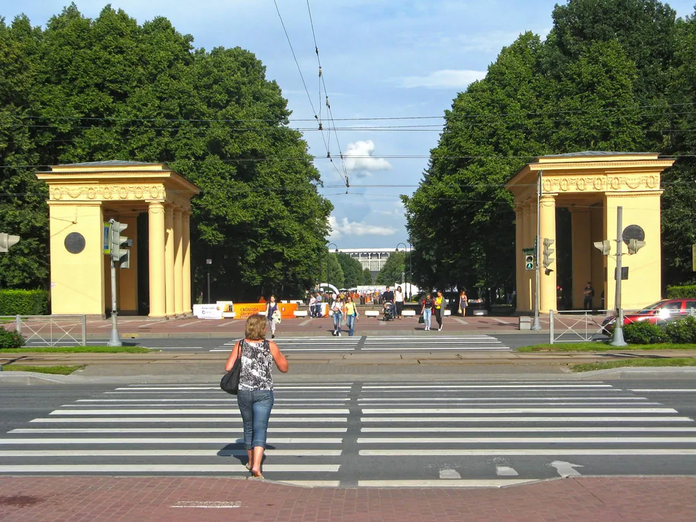 Вход в Московский парк Победы в Санкт-Петербурге