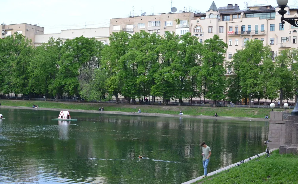 Пруд на Патриарших прудах в Москве