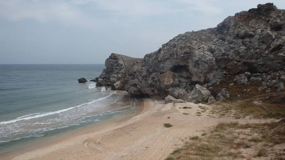 Дикая бухта на Генеральских пляжах в Крыму