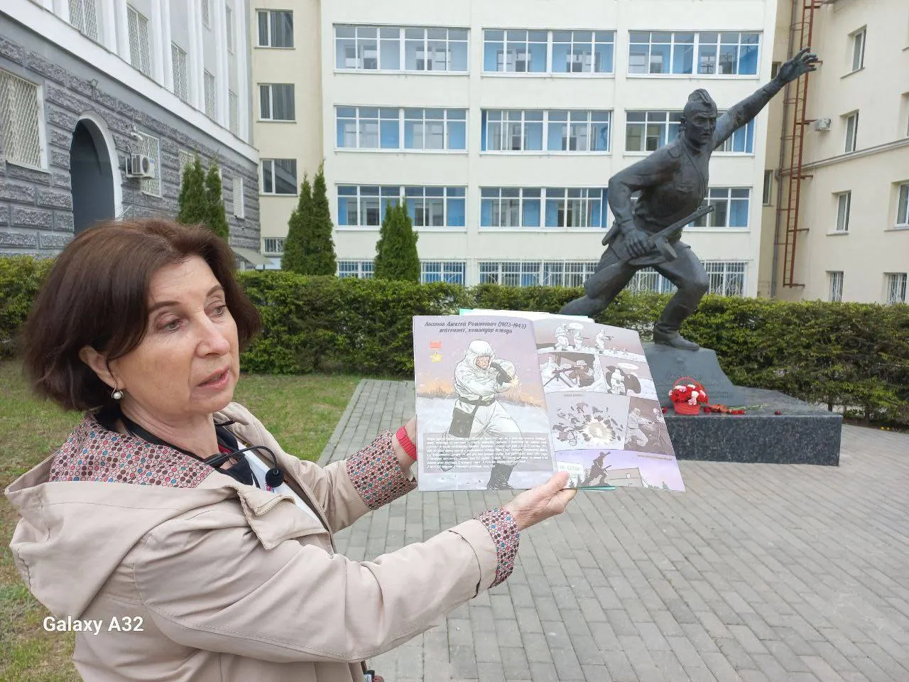 Из одного металла льют медаль за бой, медаль за труд!