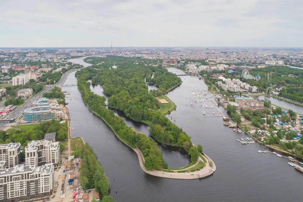 Зеленый Елагин остров в Санкт-Петербурге