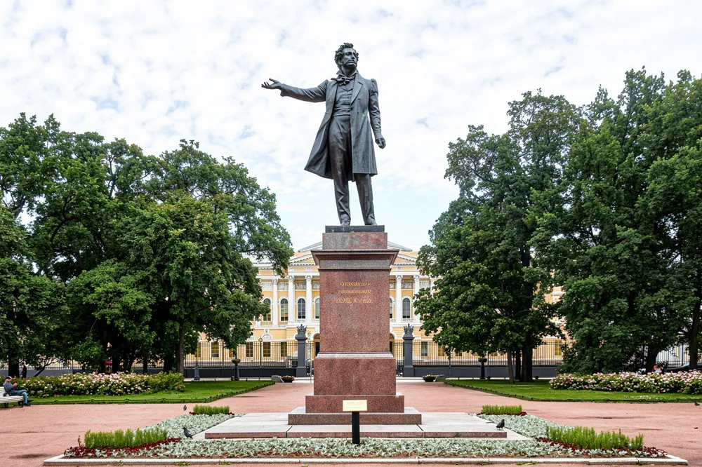 Площадь искусств