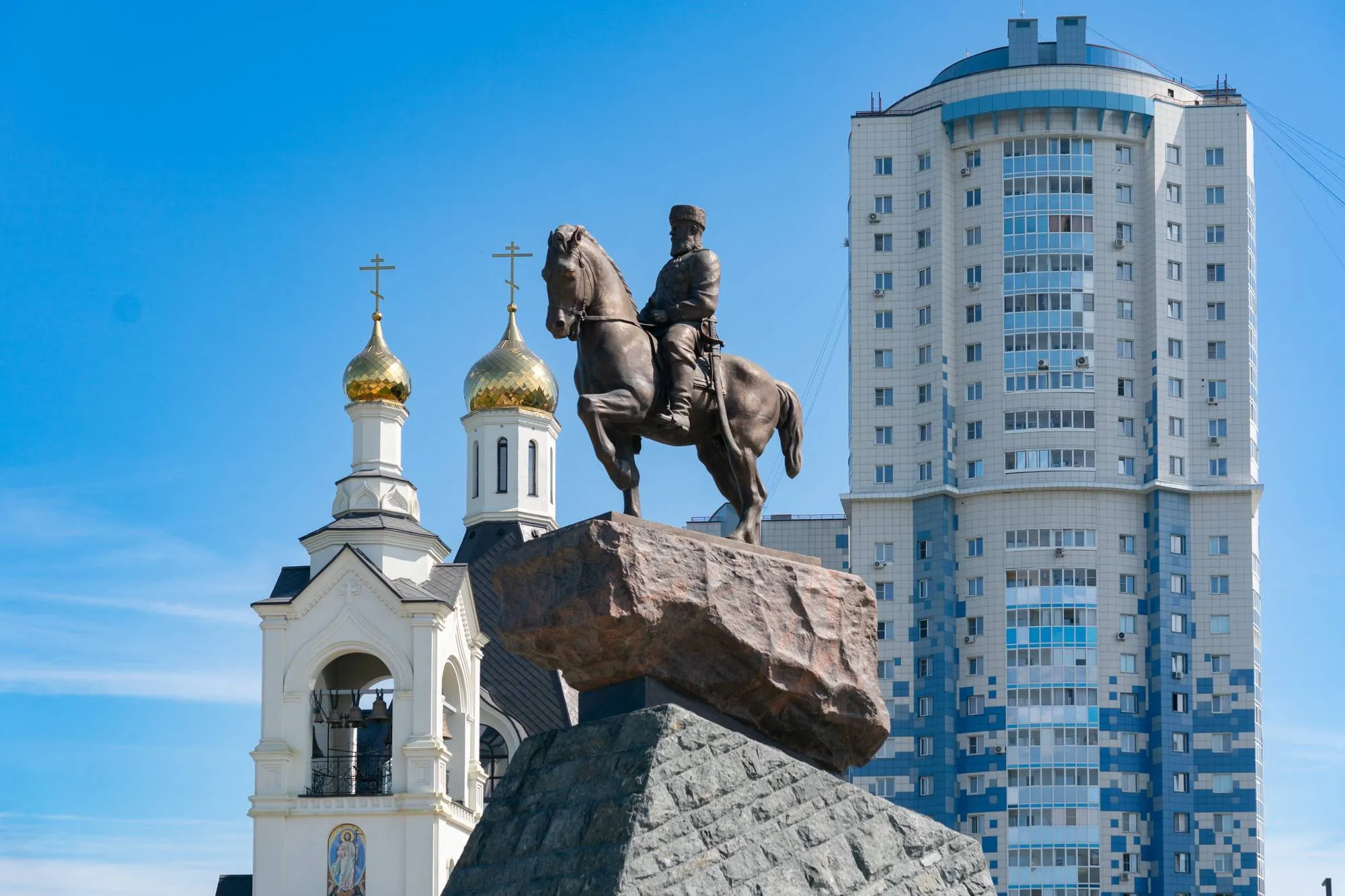 Памятник Александру III Зураба Церетели