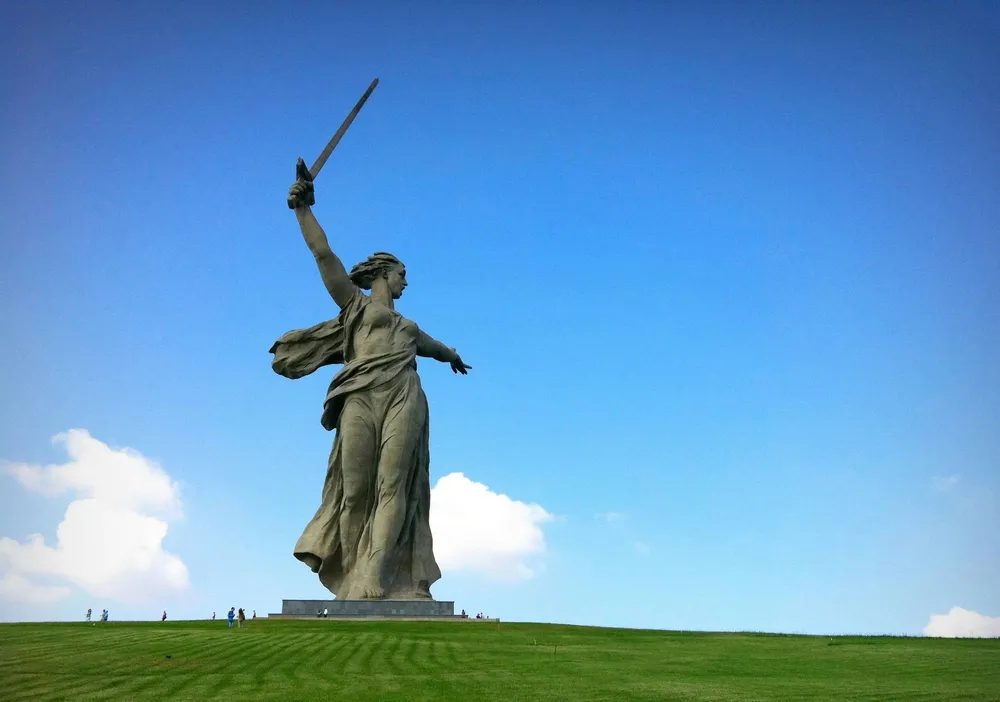 Монумент Родина-мать зовет в Волгограде