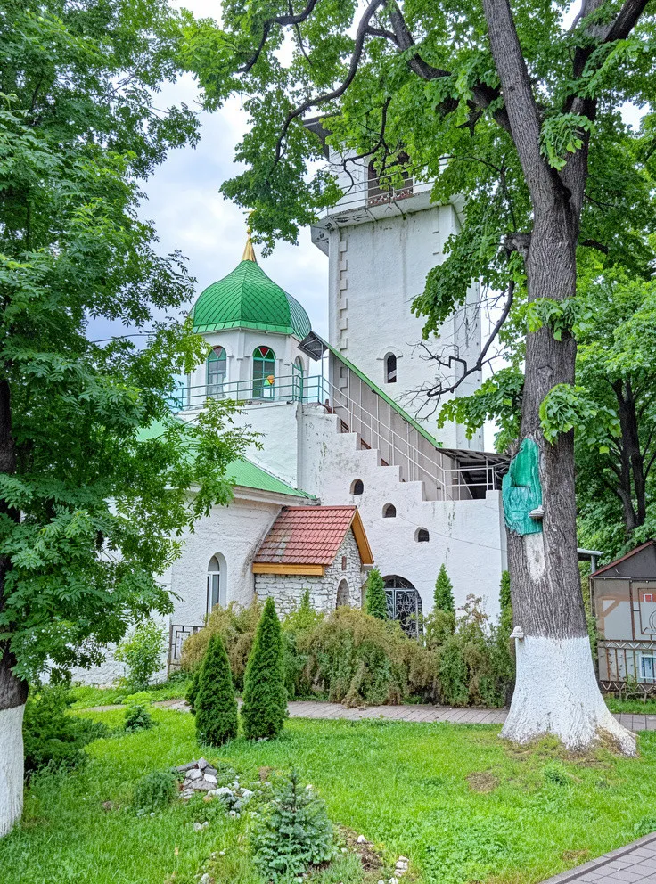 Свято-Михайловский монастырь, Хаджохская теснина и термальные источники