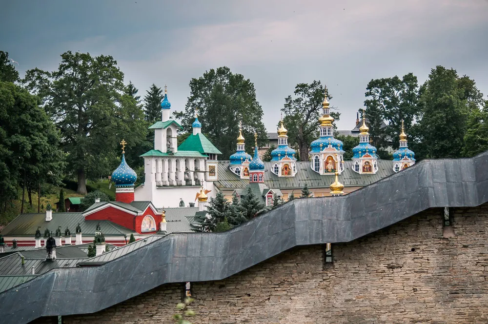 Автобусная экскурсия из Пскова в Изборск и Печоры