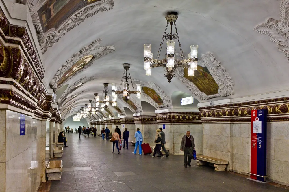 Станция метро Киевская у Киевского вокзала в Москве
