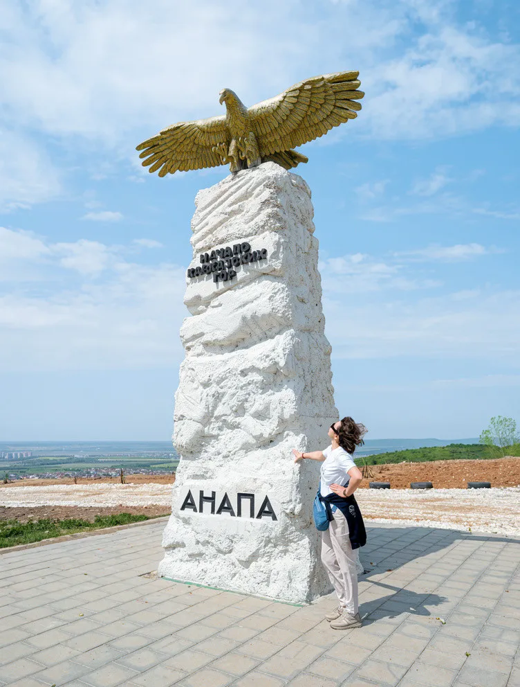 По Анапе с гидом в шляпе