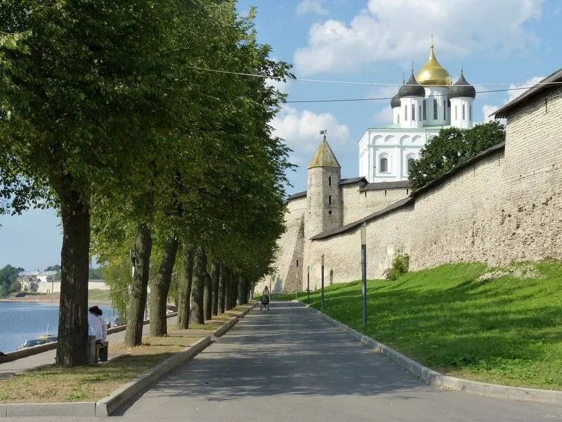 Набережная р. Великой