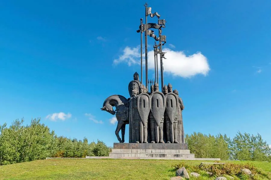 Памятник А. Невскому на горе Соколиха