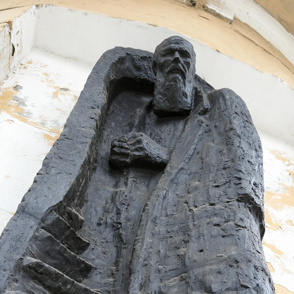 Памятник Достоевскому