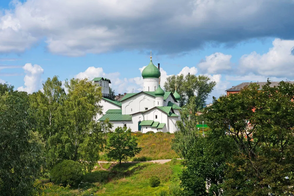 Церковь Богоявления с Запсковья на холме в Пскове