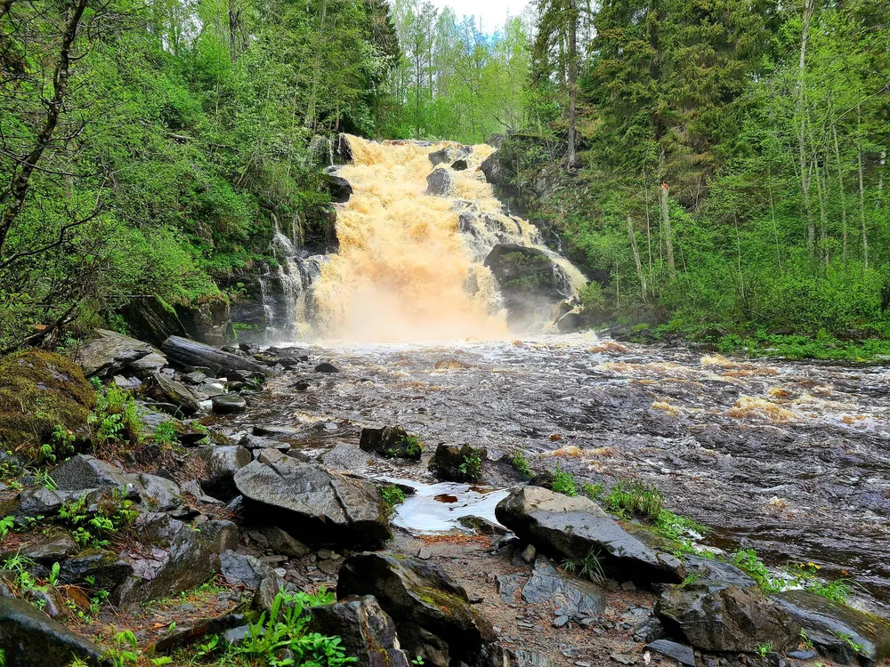 Водопад Белые мосты (Юканкоски) в Питкярантском районе Республики Карелия