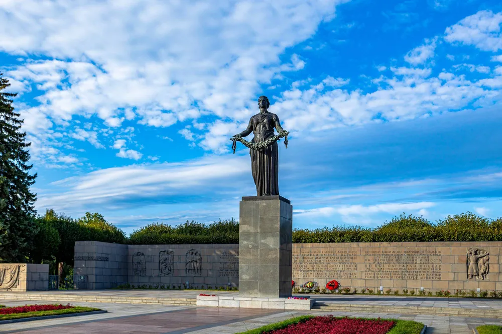 Пискаревское мемориальное кладбище