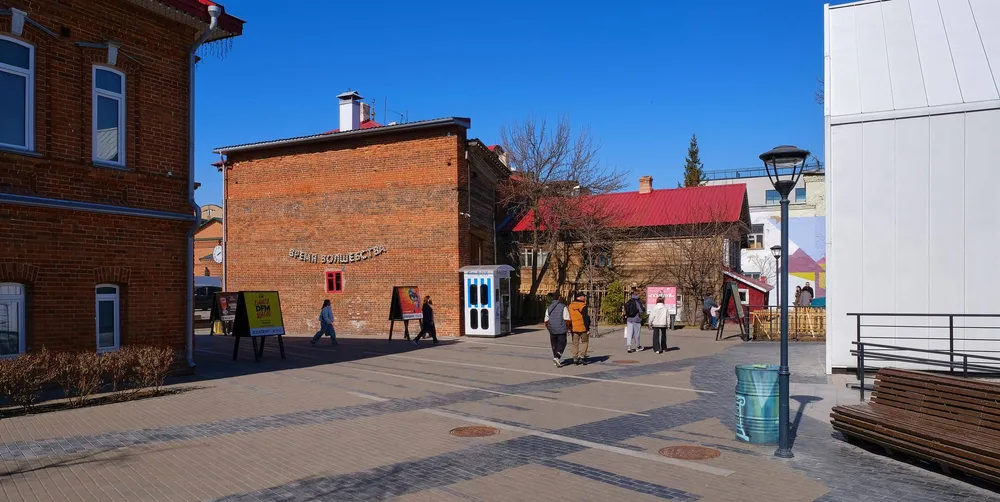 Пешеходная зона культурного центра Арт-квадрат в Уфе