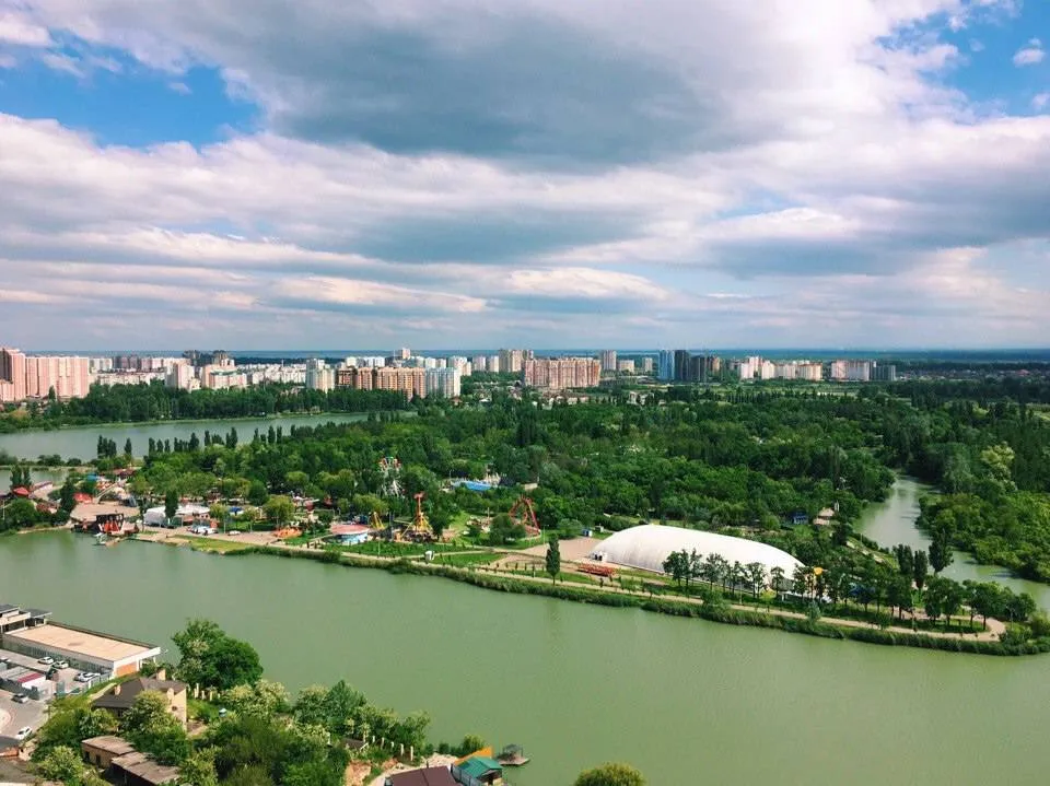 Парк Солнечный остров в Краснодаре на реке Кубань