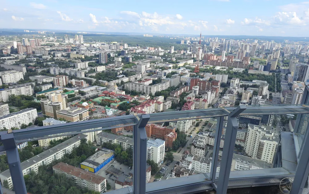 Вид на Екатеринбург со смотровой площадки небоскреба Высоцкий