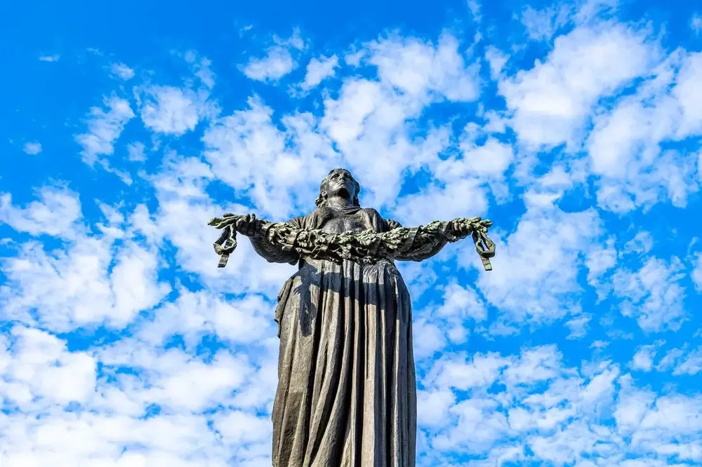 Экскурсия по Пискаревскому мемориальному кладбищу