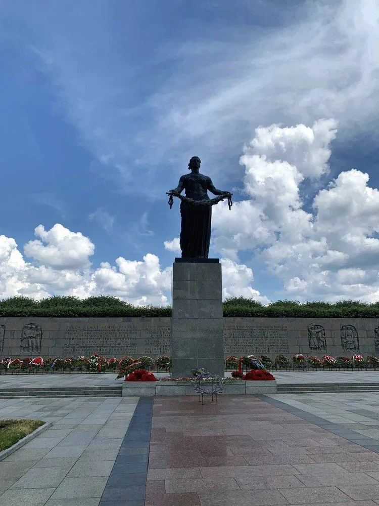 Экскурсия Экскурсия по Пискаревскому мемориальному кладбищу