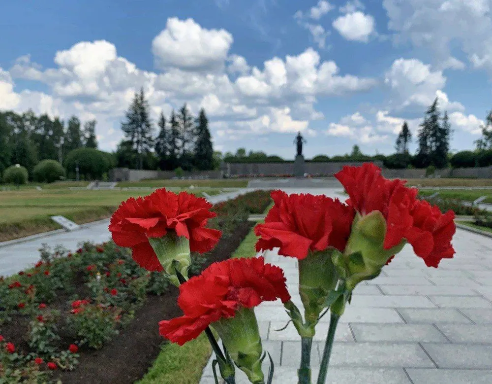 Пискаревское мемориальное кладбище