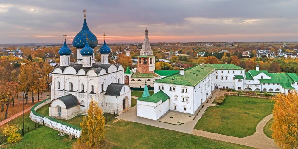 Суздальский кремль с Богородице-Рождественским собором и Архиерейскими палатами