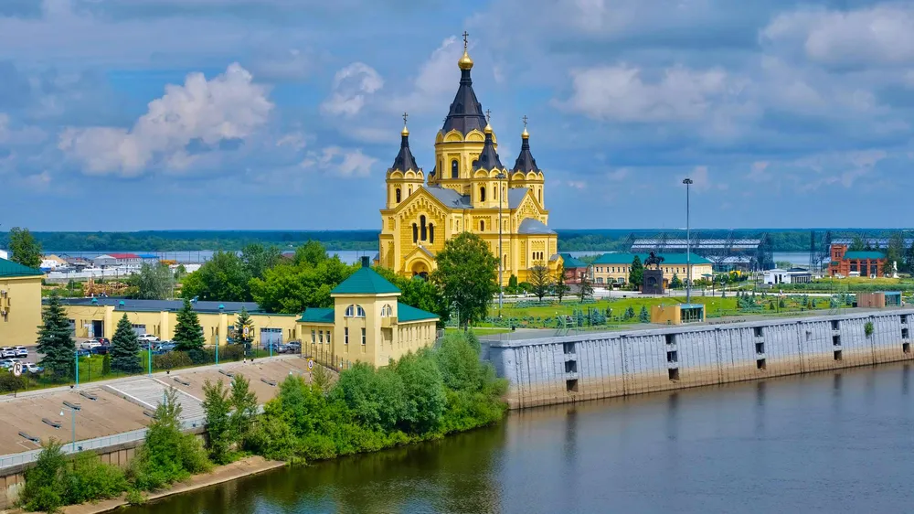 Александро-Невский Новоярмарочный собор на Стрелке в Нижнем Новгороде