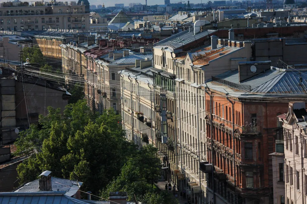 Тихий центр Петербурга: пешеходная экскурсия + подъём на крышу